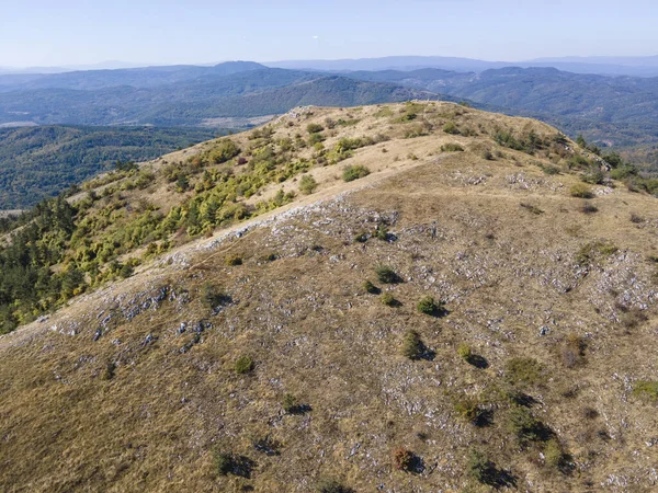 Bulgaristan 'ın Pernik bölgesindeki Lyubash Dağı' nın İnanılmaz Sonbahar Manzarası