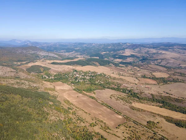 Bulgaristan 'ın Pernik bölgesindeki Lyubash Dağı' nın İnanılmaz Sonbahar Manzarası
