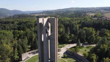 SOFYA, BULGARIA - 26 EPTEMBER 2021: Bulgaristan 'ın başkenti Sofya' da bulunan Kambanite 'de Uluslararası Barış Bayrağı Anıtı (Zname na mira) Uluslararası Çocuk Meclisi (Çanlar) Anıtı
