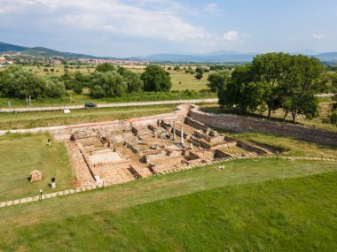 Bulgaristan 'ın Blagoevgrad Bölgesi' ndeki Garmen kasabası yakınlarındaki antik Roma şehri Nicopolis ad Nestum 'un hava manzarası