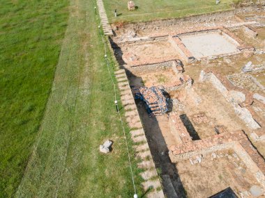 Bulgaristan 'ın Blagoevgrad Bölgesi' ndeki Garmen kasabası yakınlarındaki antik Roma şehri Nicopolis ad Nestum 'un hava manzarası
