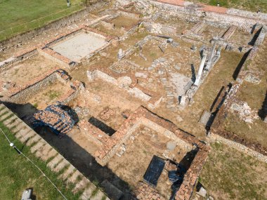 Bulgaristan 'ın Blagoevgrad Bölgesi' ndeki Garmen kasabası yakınlarındaki antik Roma şehri Nicopolis ad Nestum 'un hava manzarası