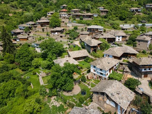 Letecký Pohled Vesnici Kovachevitsa Autentickými Domy Devatenáctého Století Blagoevgrad Region — Stock fotografie