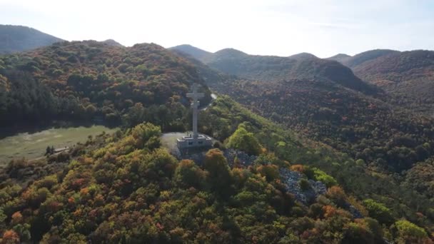 Αεροφωτογραφία Του Σταυρού Στην Κορυφή Okolchica Οποία Κατασκευάστηκε Υπακοή Στον — Αρχείο Βίντεο