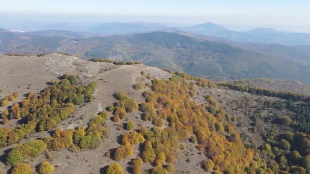 Erstaunliche Herbstlandschaft Des Erul Gebirges Der Nähe Des Golemi Gipfels — Stockvideo