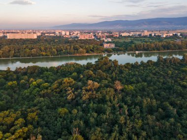 Bulgaristan 'ın Filibe kentindeki Kürek Mekanı' nın hava gün batımı manzarası
