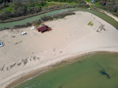 Bulgaristan 'ın Burgaz Bölgesi' nin Rezovo kasabası yakınlarındaki Silistar plajının hava manzarası