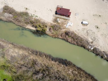 Bulgaristan 'ın Burgaz Bölgesi' nin Rezovo kasabası yakınlarındaki Silistar plajının hava manzarası