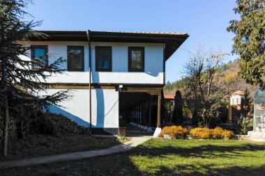 GEORGI DAMYANOVO, BULGARIA - 21 Kasım 2021: Saint John Ortaçağ Lopushanski Manastırı, Montana Eyaleti, Bulgaristan