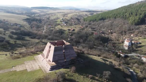 Letecký Pohled Pantheon Mother Bulgaria Věnovaný Padlým Vojákům Srbsko Bulharské — Stock video