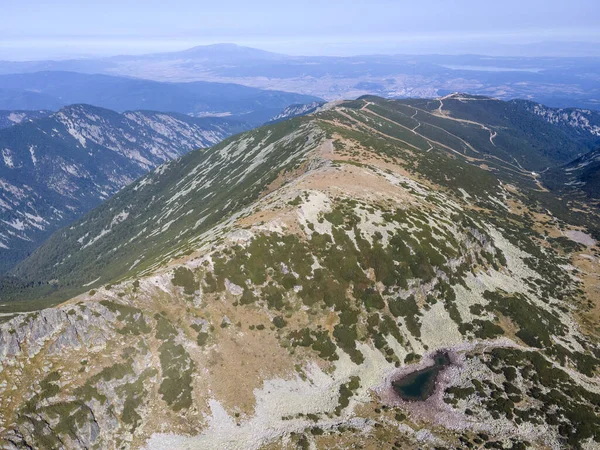 ブルガリアのムサラ山頂付近のリラ山の素晴らしい空中ビュー — ストック写真