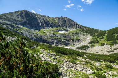 Bulgaristan 'ın Deve Tepesi yakınlarındaki Rila Dağı' nın muhteşem manzarası