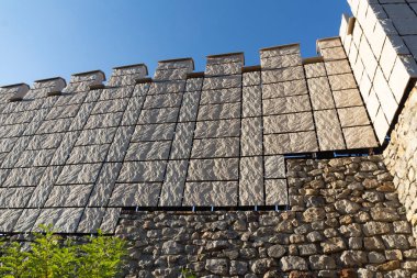 Bulgaristan 'ın Birinci Bulgar İmparatorluğu döneminde Pernik kasabası yakınlarındaki Ortaçağ tahkim edilmiş Krakra kenti harabeleri