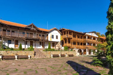 Bulgaristan 'ın Pernik Bölgesi, St. Kozma ve Damyan Ortaçağ Tsarnogorski (Gigintsi) manastırının sonbahar manzarası