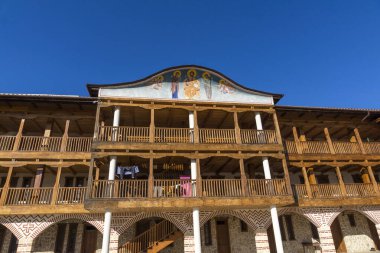 Bulgaristan 'ın Pernik Bölgesi, St. Kozma ve Damyan Ortaçağ Tsarnogorski (Gigintsi) manastırının sonbahar manzarası