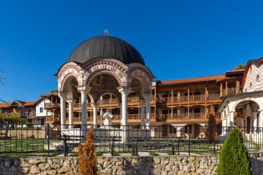 Bulgaristan 'ın Pernik Bölgesi, St. Kozma ve Damyan Ortaçağ Tsarnogorski (Gigintsi) manastırının sonbahar manzarası
