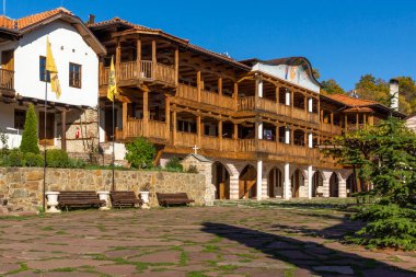 Bulgaristan 'ın Pernik Bölgesi, St. Kozma ve Damyan Ortaçağ Tsarnogorski (Gigintsi) manastırının sonbahar manzarası