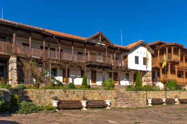 Bulgaristan 'ın Pernik Bölgesi, St. Kozma ve Damyan Ortaçağ Tsarnogorski (Gigintsi) manastırının sonbahar manzarası