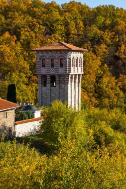Bulgaristan 'ın Pernik Bölgesi, St. Kozma ve Damyan Ortaçağ Tsarnogorski (Gigintsi) manastırının sonbahar manzarası
