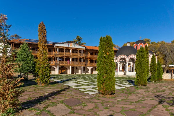 保加利亚Pernik区St Kozma和Damyan中世纪察尔诺戈尔斯基修道院秋季景观 — 图库照片