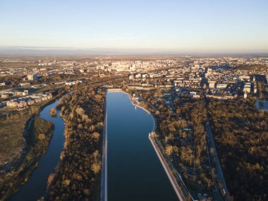 Bulgaristan 'ın Filibe kentindeki Kürek Mekanı' nın hava gün batımı manzarası