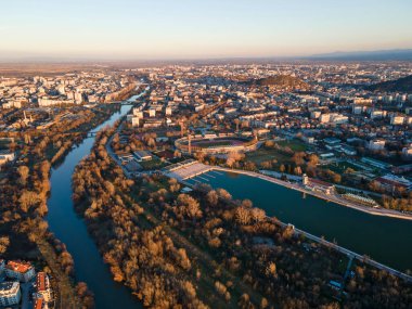 Bulgaristan 'ın Filibe kentindeki Kürek Mekanı' nın hava gün batımı manzarası