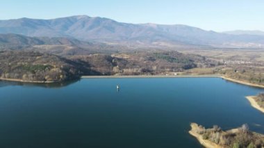 Bulgaristan 'ın Montana bölgesinin Srechenska Bara Baraj Havalimanı manzarası