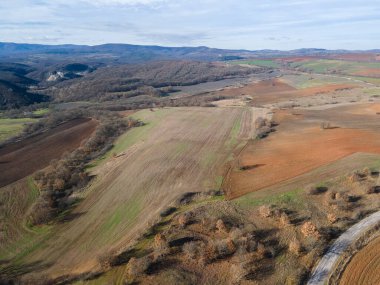 Bulgaristan 'ın Haskovo Bölgesi Topolovgrad kasabası yakınlarındaki Sakar Dağı' nın hava manzarası