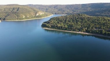 Bulgaristan 'ın Aleksandar Stamboliyski Reservoir, Gabrovo ve Veliko Tarnovo bölgelerinin hava manzarası