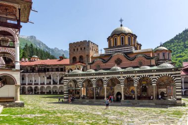 RILA Monasteri, BULGARIA - 24 Haziran 2021: Rila Ortodoks Manastırı (Rila Manastırı), Kyustendil Bölgesi, Bulgaristan