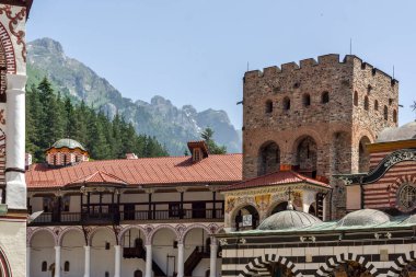 RILA Monasteri, BULGARIA - 24 Haziran 2021: Rila Ortodoks Manastırı (Rila Manastırı), Kyustendil Bölgesi, Bulgaristan