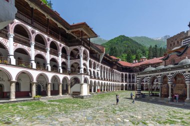 RILA Monasteri, BULGARIA - 24 Haziran 2021: Rila Ortodoks Manastırı (Rila Manastırı), Kyustendil Bölgesi, Bulgaristan