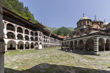 RILA Monasteri, BULGARIA - 24 Haziran 2021: Rila Ortodoks Manastırı (Rila Manastırı), Kyustendil Bölgesi, Bulgaristan