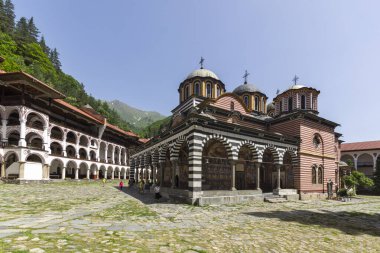 RILA Monasteri, BULGARIA - 24 Haziran 2021: Rila Ortodoks Manastırı (Rila Manastırı), Kyustendil Bölgesi, Bulgaristan
