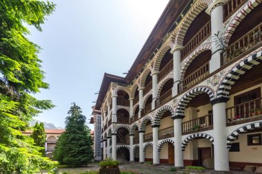 RILA Monasteri, BULGARIA - 24 Haziran 2021: Rila Ortodoks Manastırı (Rila Manastırı), Kyustendil Bölgesi, Bulgaristan