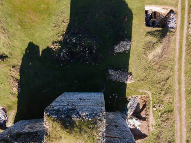 Bulgaristan 'ın Haskovo Bölgesi Matochina kasabası yakınlarındaki Ortaçağ Bukelon Kalesinin havadan görünüşü