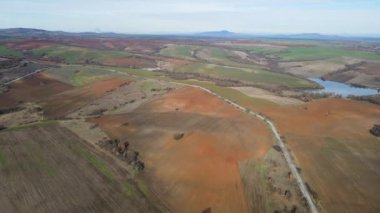 Bulgaristan 'ın Haskovo Bölgesi Topolovgrad kasabası yakınlarındaki Sakar Dağı' nın hava manzarası