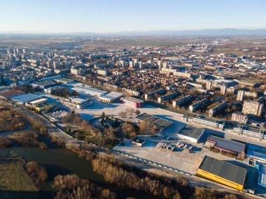 Bulgaristan 'ın Filibe kenti Maritsa nehri ve panoramasının şaşırtıcı hava manzarası