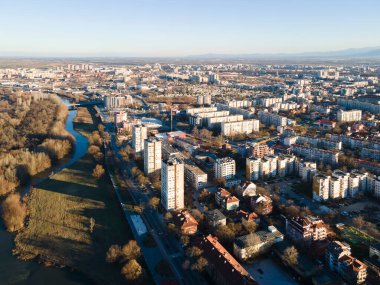 Bulgaristan 'ın Filibe kenti Maritsa nehri ve panoramasının şaşırtıcı hava manzarası