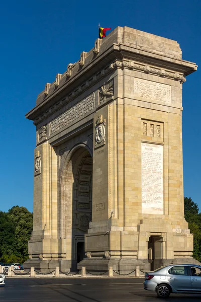 Bucharest ルーマニア 2021年8月17日 ルーマニアのブカレストでの勝利のアーチの夕景 — ストック写真