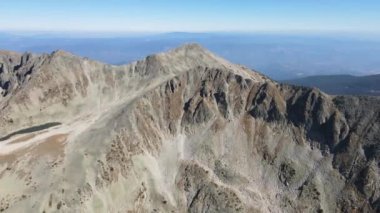 Polezhan ve Küçük Polezhan Tepeleri, Pirin Dağı, Bulgaristan 'ın hava manzarası
