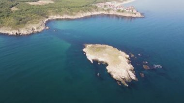 Bulgaristan 'ın Burgaz Bölgesi Arkutino bölgesindeki Yılan Adası' nın havadan görüntüsü 