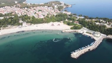 Bulgaristan 'ın Burgaz Bölgesi' ndeki Kiten kasabasının Güney Sahili 'nin şaşırtıcı hava manzarası 