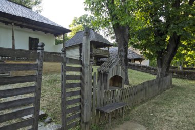 BUCHAREST, ROMANIA - 17 Ağustos 2021: Romanya 'nın Bükreş kentindeki Dimitrie Gusti Ulusal Köy Müzesi