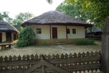 BUCHAREST, ROMANIA - 17 Ağustos 2021: Romanya 'nın Bükreş kentindeki Dimitrie Gusti Ulusal Köy Müzesi