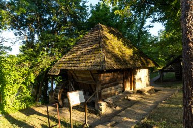 BUCHAREST, ROMANIA - 17 Ağustos 2021: Romanya 'nın Bükreş kentindeki Dimitrie Gusti Ulusal Köy Müzesi