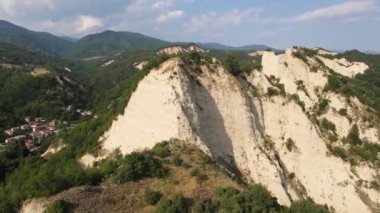 Rozhen kum piramitlerinin hava günbatımı manzarası, Blagoevgrad bölgesi, Bulgaristan