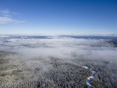 Bulgaristan 'ın Sofya Bölgesi' ndeki Borovets kayak merkezi yakınlarındaki Rila Dağı 'nın kış manzarası