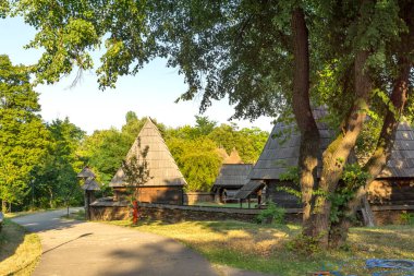 BUCHAREST, ROMANIA - 17 Ağustos 2021: Romanya 'nın Bükreş kentindeki Dimitrie Gusti Ulusal Köy Müzesi