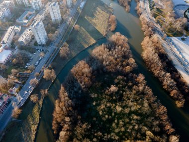 Bulgaristan 'ın Filibe kenti Maritsa nehri ve panoramasının şaşırtıcı hava manzarası